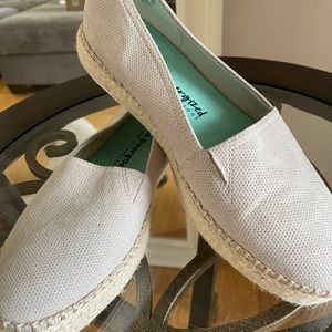 New Without Tags. Very comfortable Dr Scholls Espadrilles!